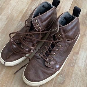 Leather has High top vans